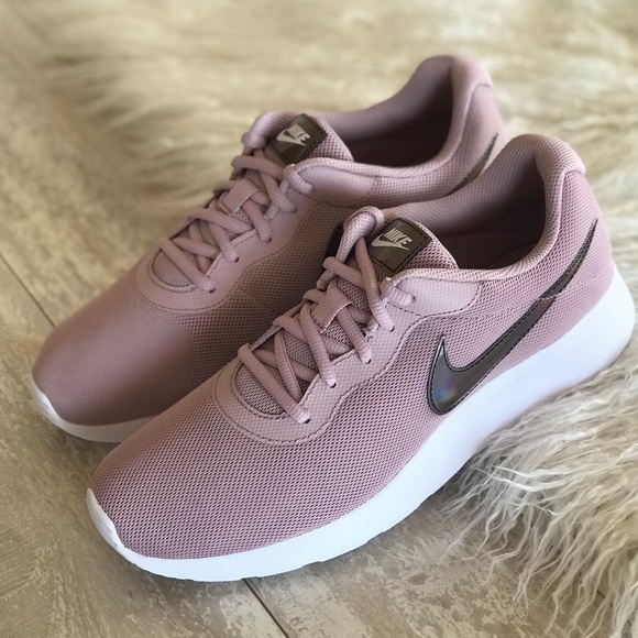 pink nike tanjun womens
